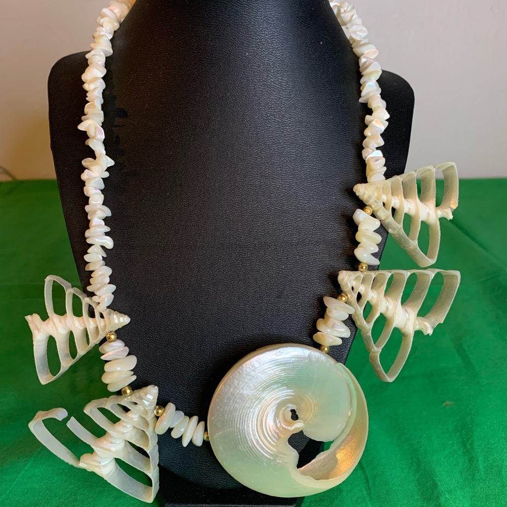 Elegant Shell Necklace with Cream Accents